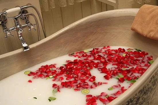 Valentines bathroom ideas - rose petal bath
